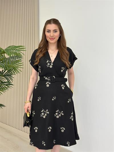 Çiçek Nakışlı Kemerli Elbise Siyah