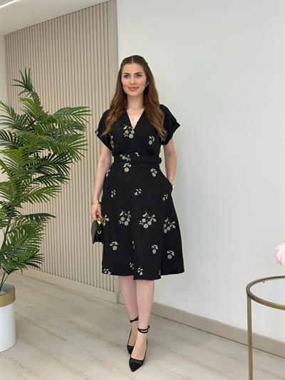 Çiçek Nakışlı Kemerli Elbise Siyah