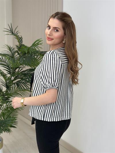 Çizgili Bağcık Detaylı Bluz