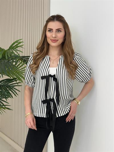 Çizgili Bağcık Detaylı Bluz