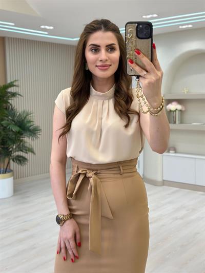 Dik Yaka Bebe Kol Krep Kumaş Bluz Bej