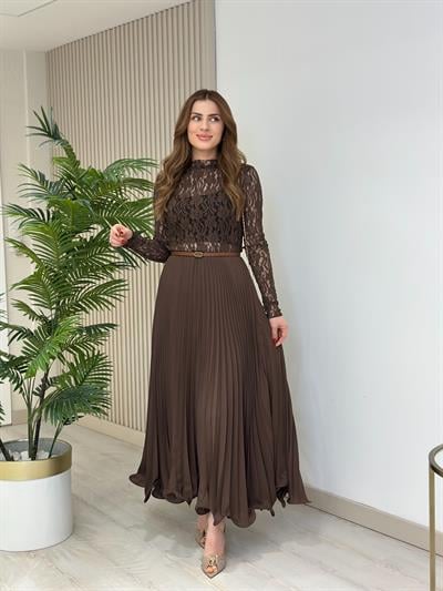 Dik Yaka Dantel Bluz Kahve