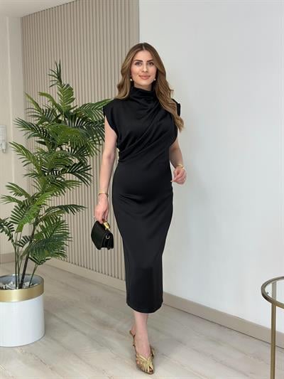 Dik Yaka Gold Aksesuarlı Drapeli Elbise Siyah