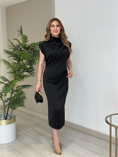 Dik Yaka Gold Aksesuarlı Drapeli Elbise Siyah