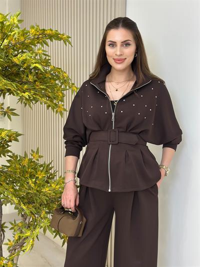 Dik Yaka Kemerli Taşlı Tok Dokulu Modal Kumaş Takım Kahve