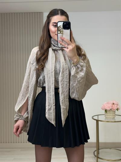 Dik Yaka Kolları Pencere Detaylı Bluz Bej