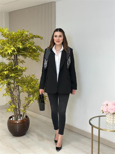 Fular Detaylı Vatkalı Rahat Kalıp Blazer Ceket Siyah