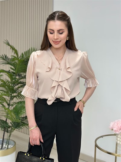 Göğsü Fırfır Detaylı Kısa Kollu Gömlek Bej