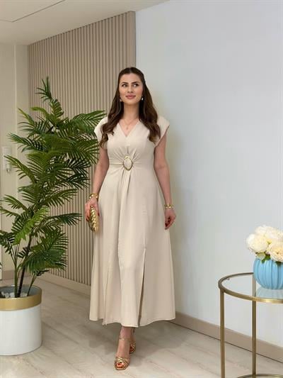 Göğsü Gold Aksesuarlı Vatkalı Elbise Bej