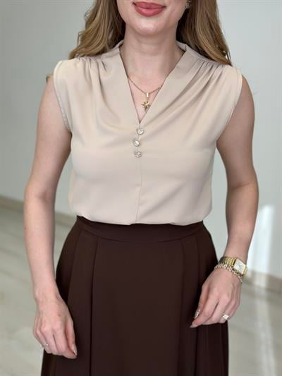 Göğsü Üç Düğmeli Krep Kumaş V Yaka Bluz Bej