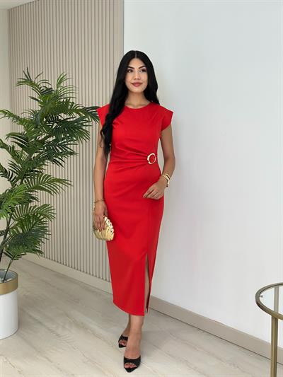 Gold Aksesuarlı Yırtmaçlı Atlas Kumaş Kalem Elbise Kırmızı