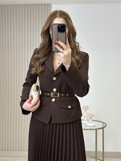 Gold Düğmeli Etekli Premium Seri Takım Kahverengi