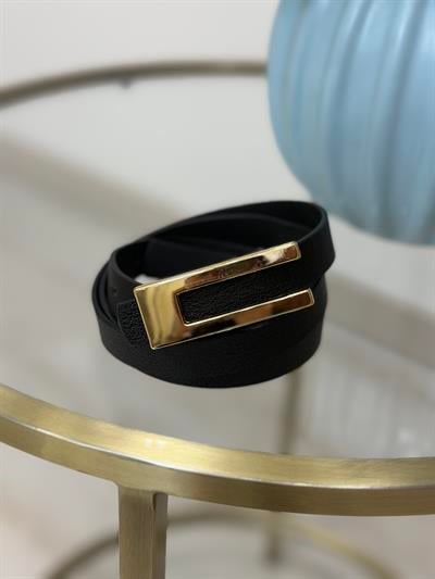 Gold Tokalı Dikdörtgen Kemer Siyah 