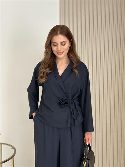 Gül Broşlu Keten Takım Lacivert