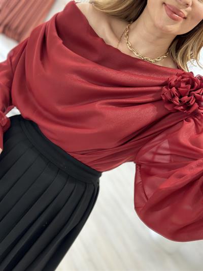 Gül Broşlu Madonna Yaka Tasarım Özel Seri Bluz Bordo