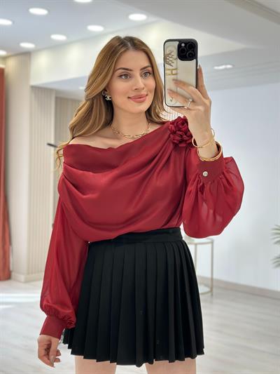 Gül Broşlu Madonna Yaka Tasarım Özel Seri Bluz Bordo