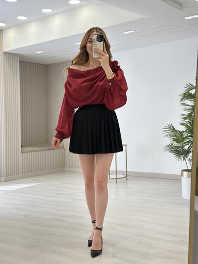 Gül Broşlu Madonna Yaka Tasarım Özel Seri Bluz Bordo