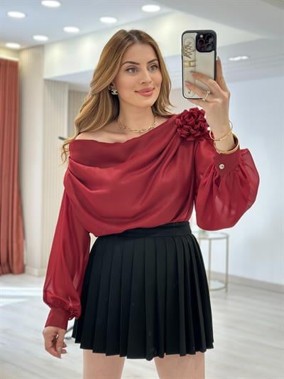 Gül Broşlu Madonna Yaka Tasarım Özel Seri Bluz Bordo