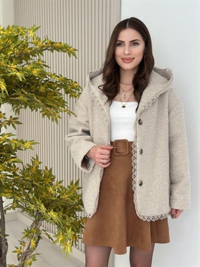 Güpür Detaylı Kapşonlu Kaban Bej