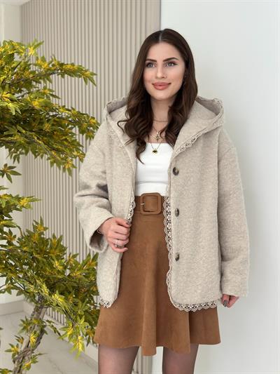 Güpür Detaylı Kapşonlu Kaban Bej