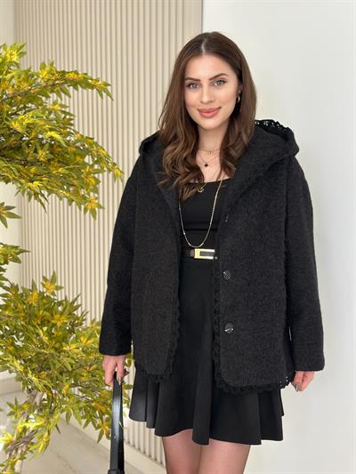 Güpür Detaylı Kapşonlu Kaban Siyah