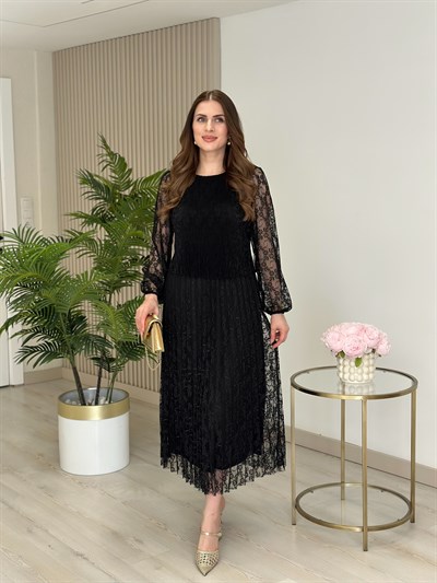 Güpürlü Pileli Özel Seri Elbise Siyah