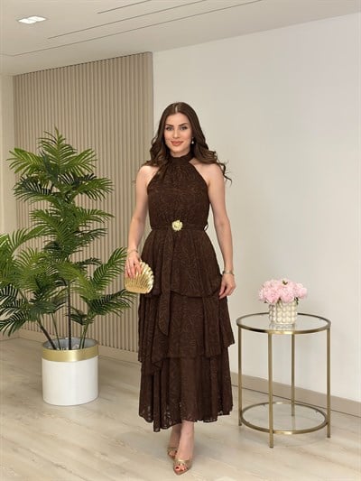 Halter Yaka Kat Kat Brode Gold Kemerli Elbise Kahve