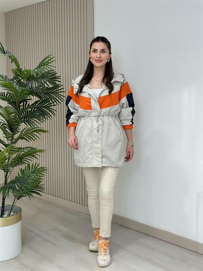 Kapşonlu Turuncu Bej Geçişli Beli Bağlamalı Yağmurluk