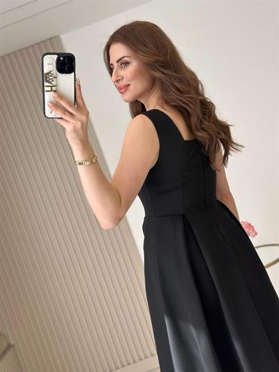 Prenses Model Kare Yaka Atlas Kumaş Elbise Siyah