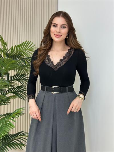 Kol Ağzı Yakası Güpürlü Kaşmir Dokulu Bluz Siyah