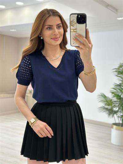 Kolları Yakası Ajurlu Rahat Kalıp Triko Bluz Lacivert