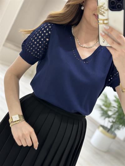 Kolları Yakası Ajurlu Rahat Kalıp Triko Bluz Lacivert