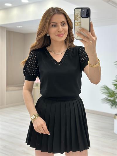 Kolları Yakası Ajurlu Rahat Kalıp Triko Bluz Siyah