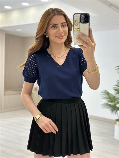 Kolları Yakası Ajurlu Rahat Kalıp Triko Bluz Lacivert