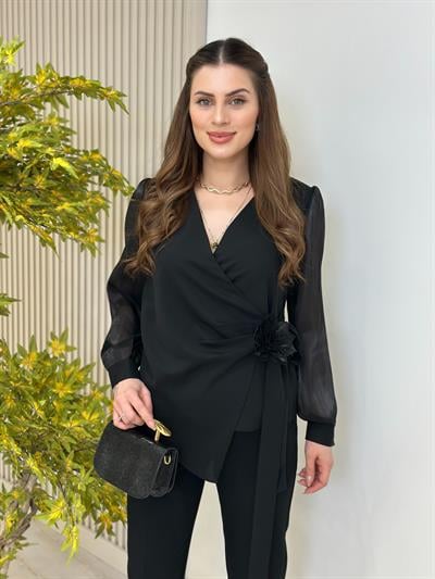 Kruvaze Gül Broşlu Kolları Şifon Detaylı Bluz Siyah