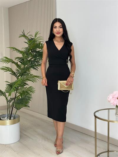 Kruvaze Yaka Beli Gold Detaylı Atlas Kumaş Elbise Siyah