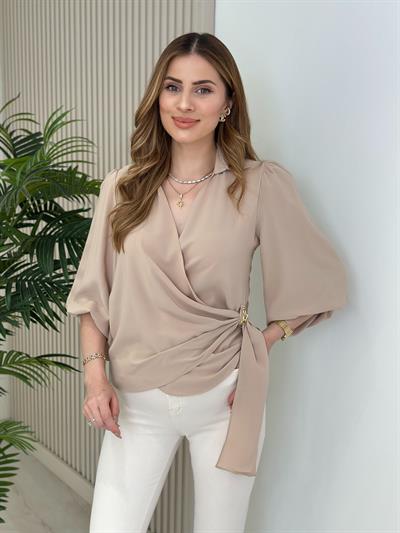 Kruvaze Yaka Zincir Detaylı Kolları Lastikli Krep Kumaş Bluz Bej