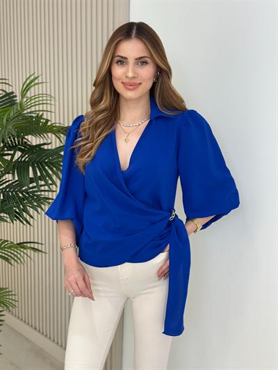 Kruvaze Yaka Zincir Detaylı Kolları Lastikli Krep Kumaş Bluz Mavi
