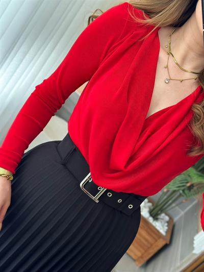 Likralı Degaje Yaka Bodysuit Kırmızı