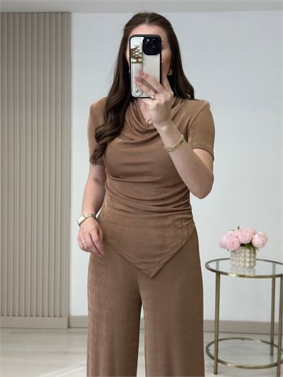 Likralı Degaje Yaka Takım Camel
