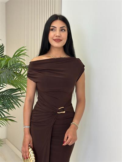 Madonna Yaka Beli Gold Tokalı Sandy Elbise Kahve