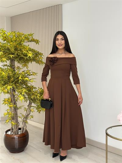 Madonna Yaka Broşlu Kloş Elbise Kahve