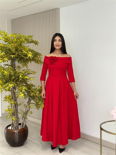 Madonna Yaka Broşlu Kloş Elbise Kırmızı