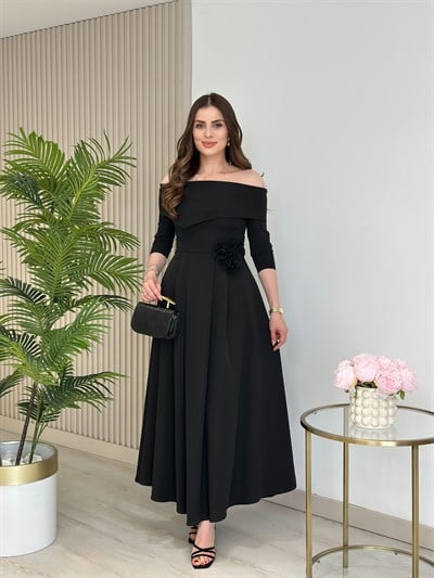 Madonna Yaka Broşlu Kloş Elbise Siyah