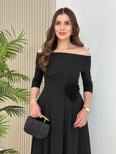 Madonna Yaka Broşlu Kloş Elbise Siyah