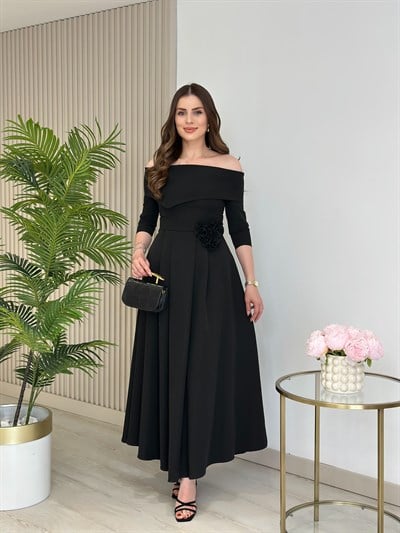 Madonna Yaka Broşlu Kloş Elbise Siyah