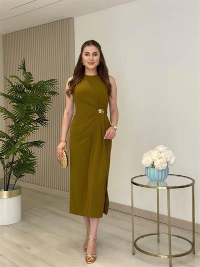 Marka Muadili Gold Aksesuarlı Yırtmaçlı Elbise Yeşil