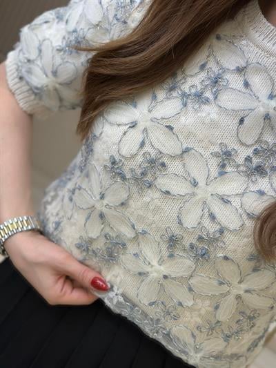 Marka Muadili Mavi  Çiçekli Tül Detaylı Kazak