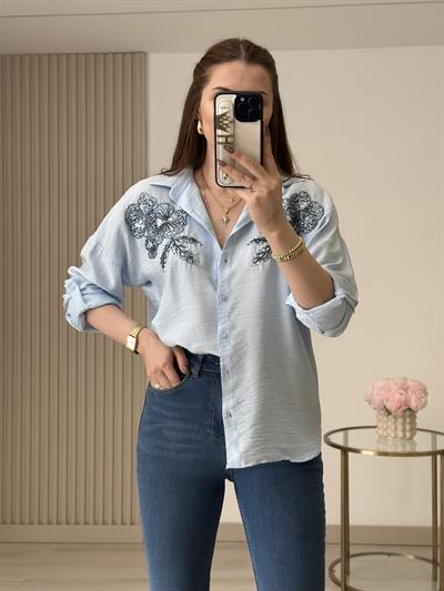 Omuzları Çiçek Boncuk İşlemeli Ayrobin Gömlek Mavi