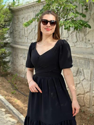 Omuzları Güpürlü Çapraz Bağlamalı Elbise Siyah